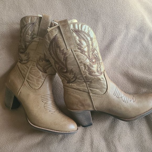 NEW! Coconuts Austin Embroidered Cowboy Boots 7.5 - Picture 1 of 4